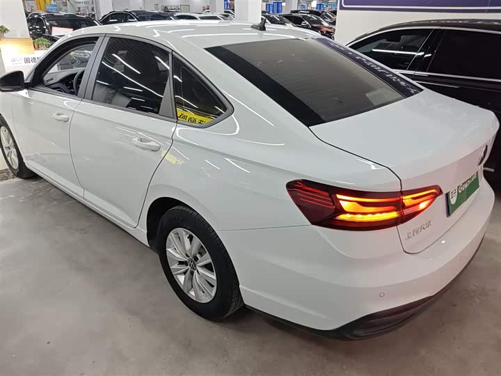 Фото 5 - Volkswagen Lavida