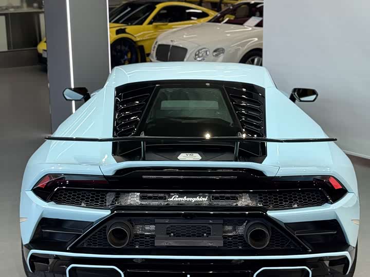 Фото 3 - Lamborghini Huracán