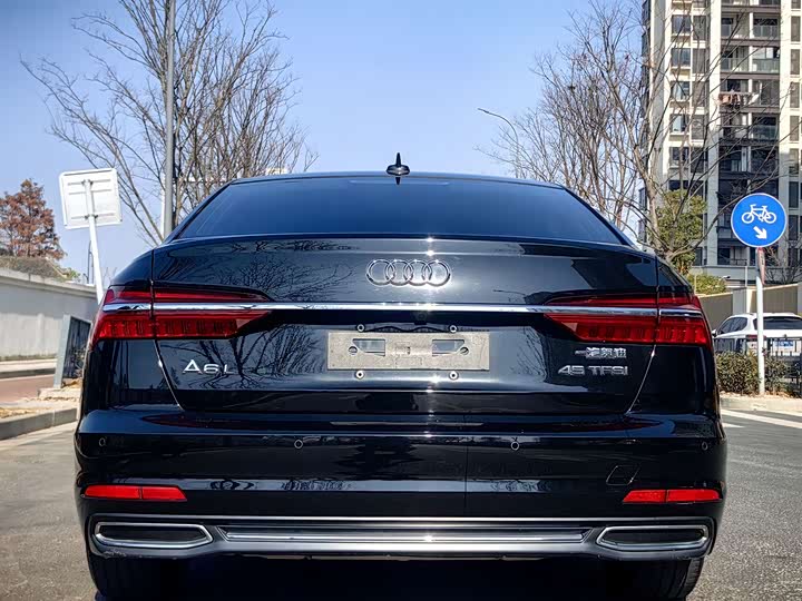 Фото 8 - Audi A6L