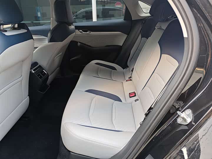 Фото 9 - Geely Preface