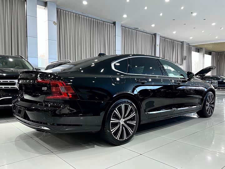 Фото 4 - Volvo S90