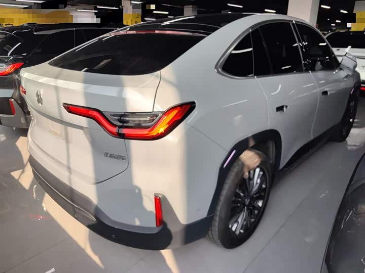 Фото 7 - Nio EC6