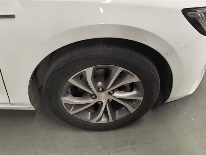 Фото 6 - Buick Verano