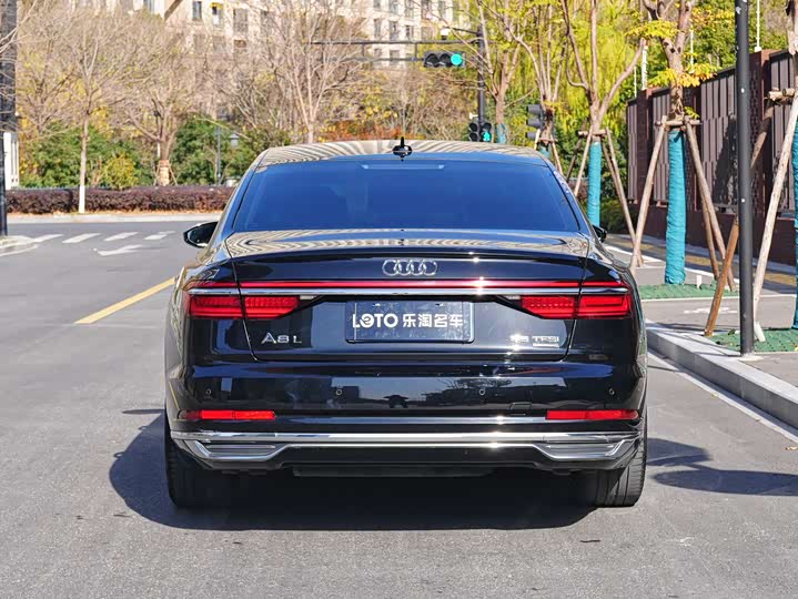 Фото 5 - Audi A8