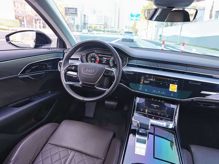Фото 8 - Audi A8