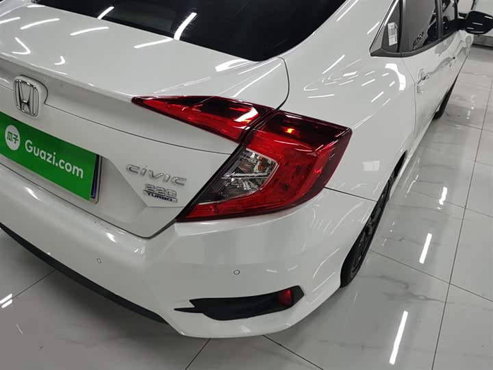 Фото 8 - Honda Civic