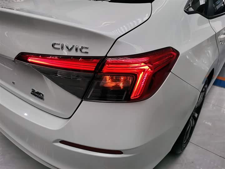 Фото 8 - Honda Civic