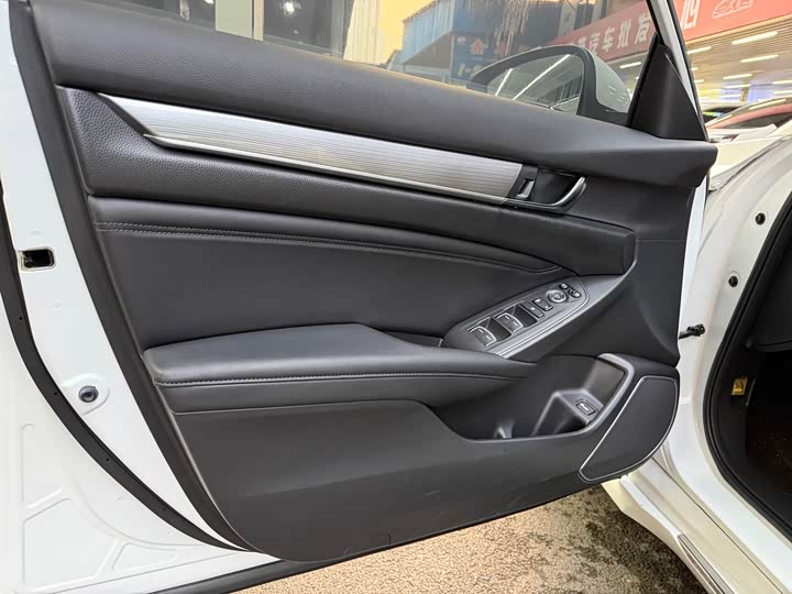 Фото 7 - Honda Accord