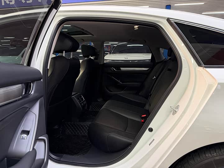 Фото 8 - Honda Accord