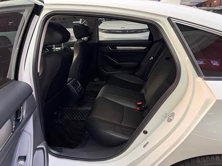 Фото 9 - Honda Accord