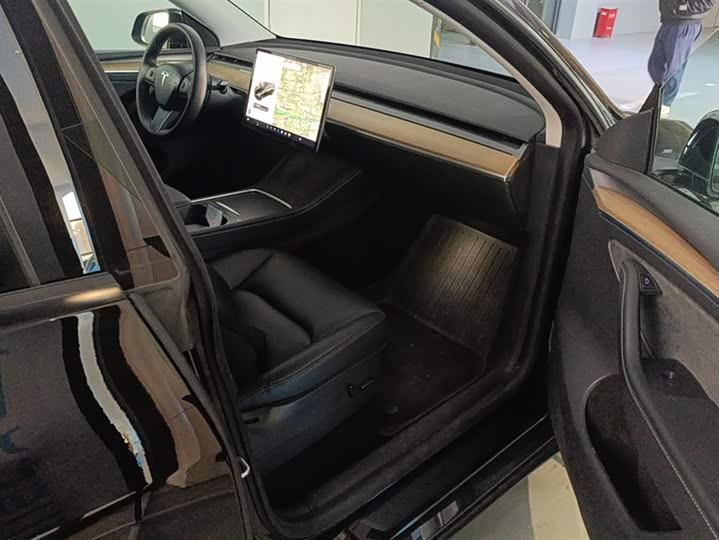 Фото 8 - Tesla Model Y