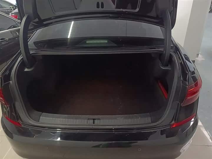 Фото 9 - Volkswagen Passat