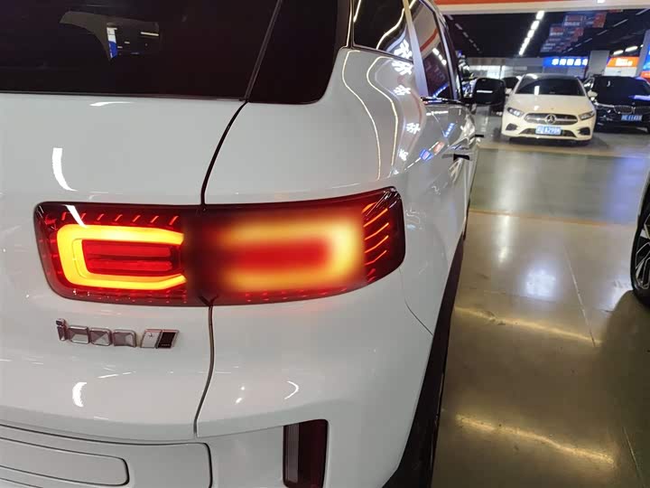 Фото 7 - Geely Icon