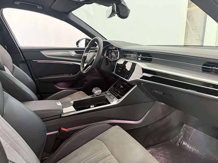 Фото 9 - Audi A6L