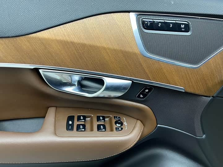 Фото 5 - Volvo XC90