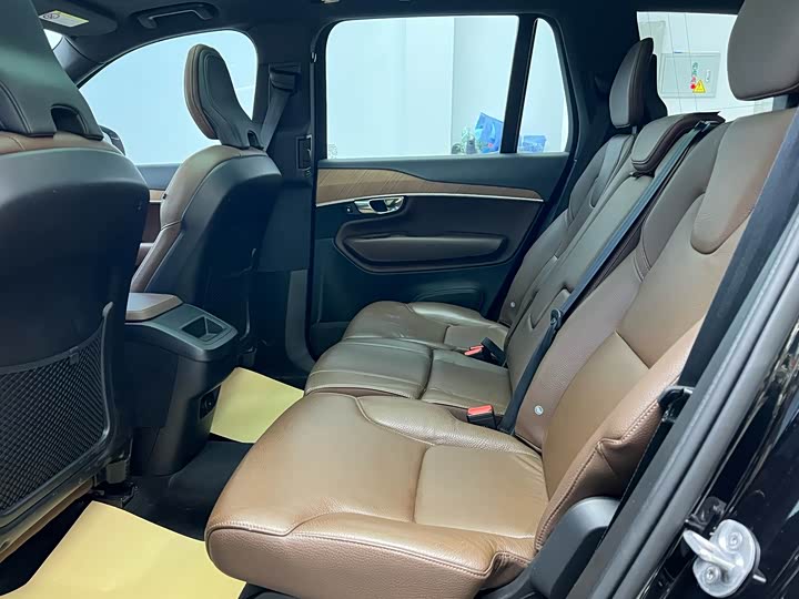 Фото 8 - Volvo XC90