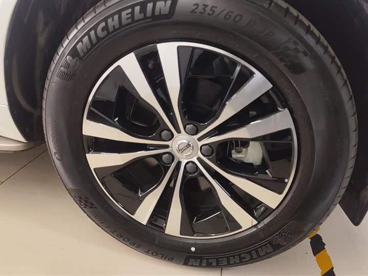 Фото 6 - Volvo XC60