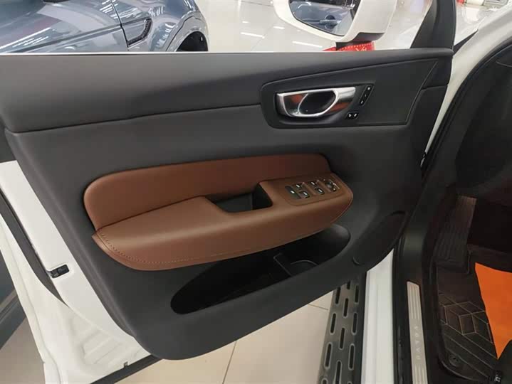 Фото 7 - Volvo XC60