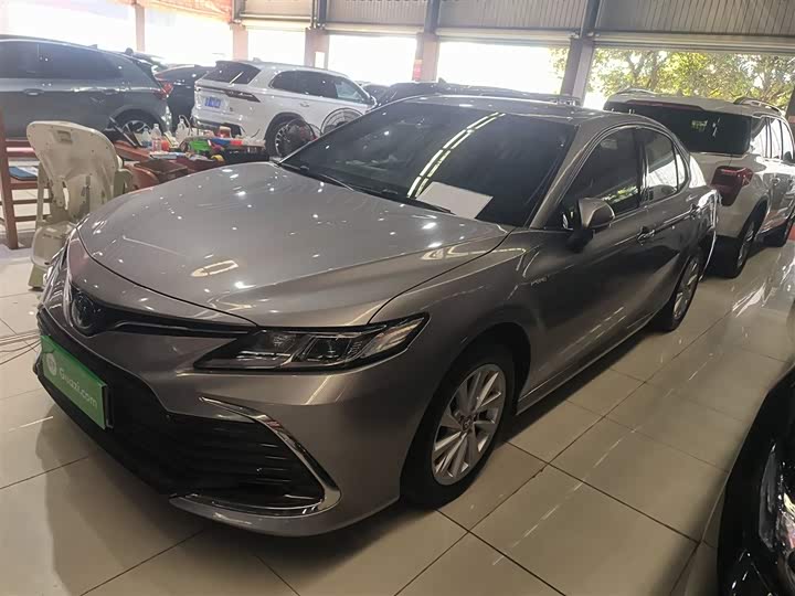 Фото 1 - Toyota Camry