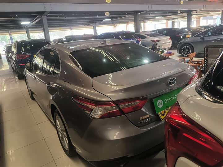 Фото 5 - Toyota Camry