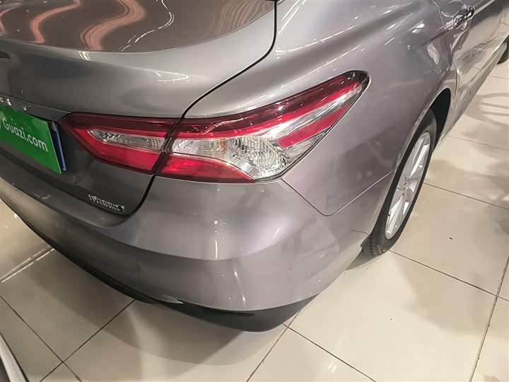 Фото 8 - Toyota Camry