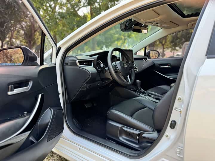 Фото 5 - Toyota Corolla