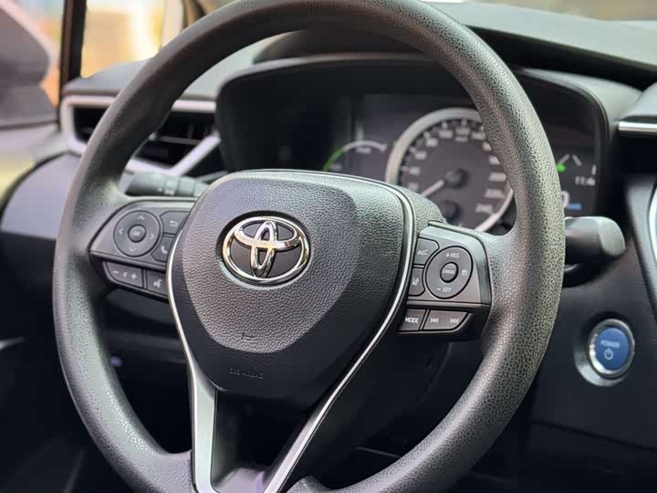 Фото 8 - Toyota Corolla