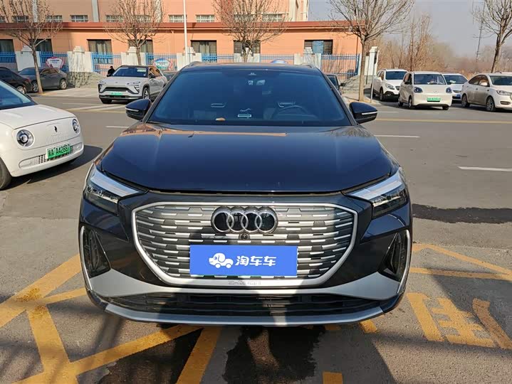 Фото 2 - Audi Q4 e-tron