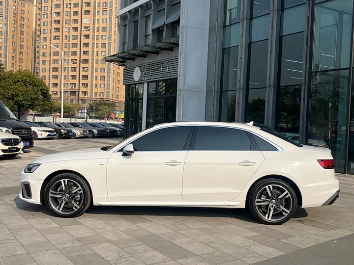 Фото 3 - Audi A4L