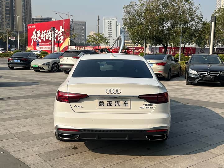 Фото 4 - Audi A4L