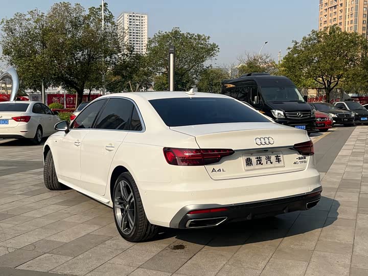 Фото 7 - Audi A4L