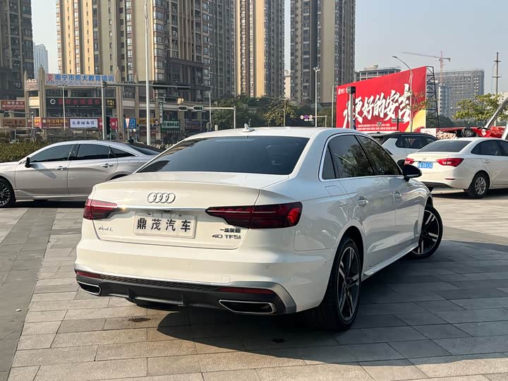 Фото 8 - Audi A4L