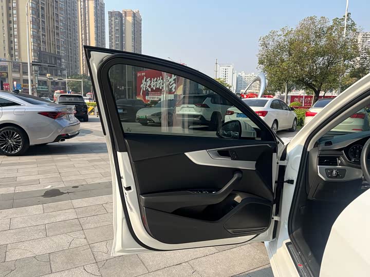 Фото 9 - Audi A4L