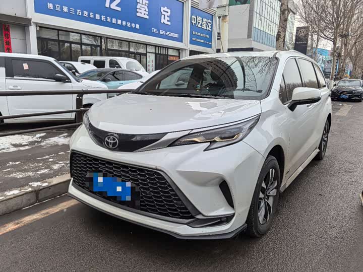 Фото 1 - Toyota Granvia