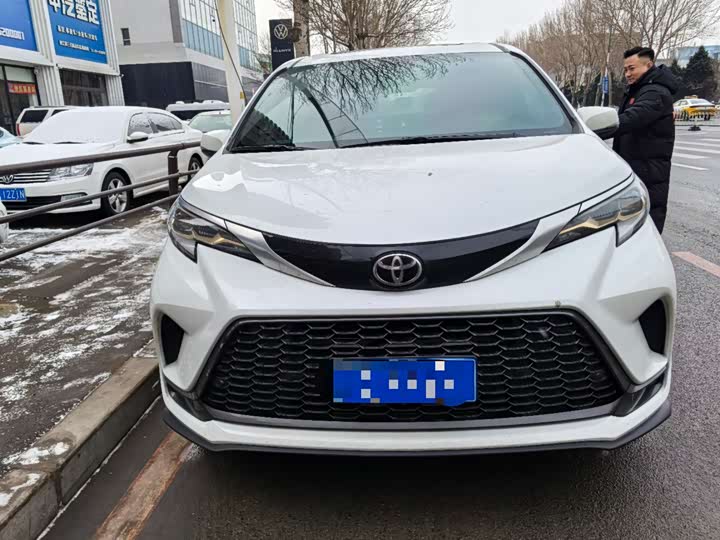 Фото 3 - Toyota Granvia