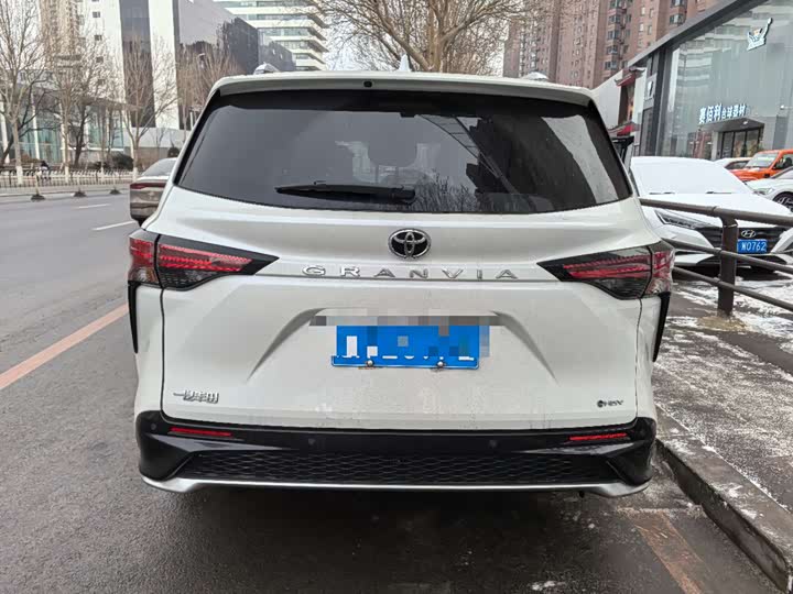 Фото 9 - Toyota Granvia