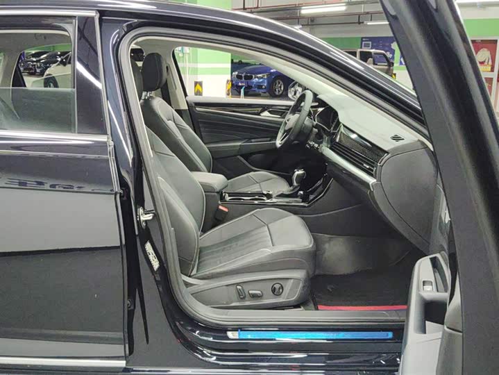 Фото 8 - Volkswagen Passat