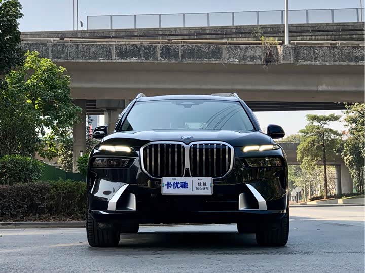 Фото 2 - BMW X7