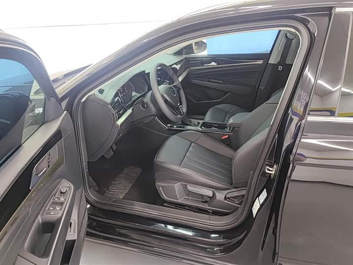 Фото 9 - Volkswagen Passat