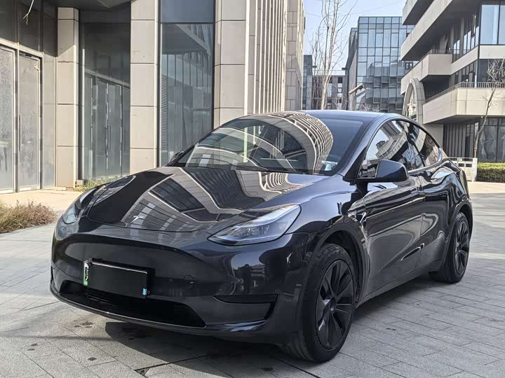 Фото 1 - Tesla Model Y