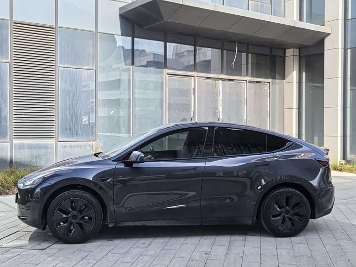 Фото 3 - Tesla Model Y