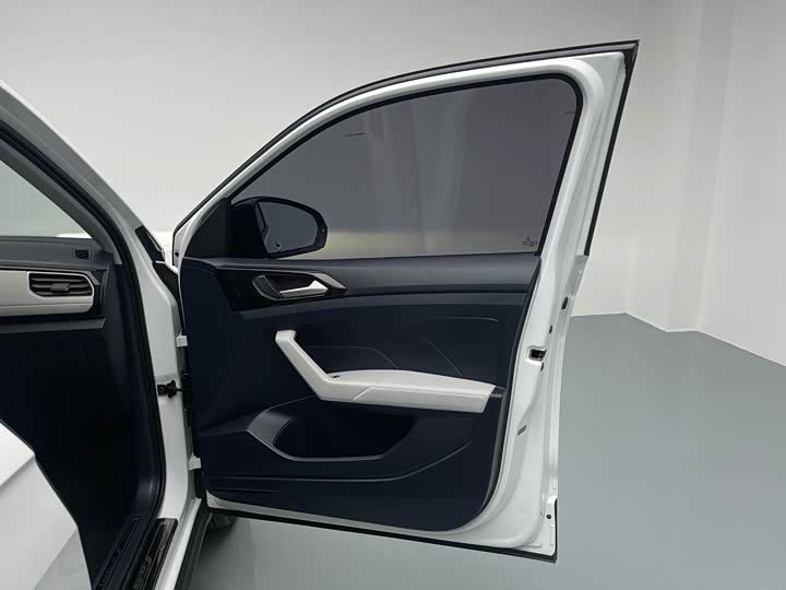 Фото 7 - Volkswagen Tharu