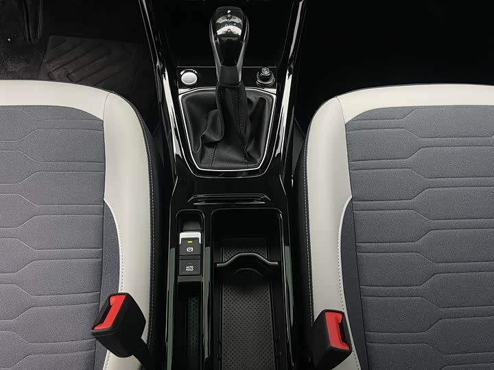 Фото 8 - Volkswagen Tharu