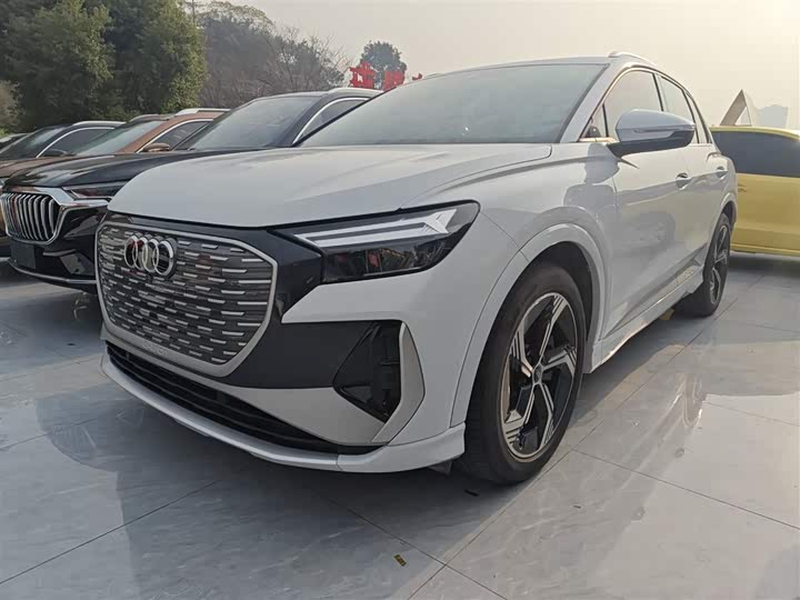 Фото 1 - Audi Q4 e-tron