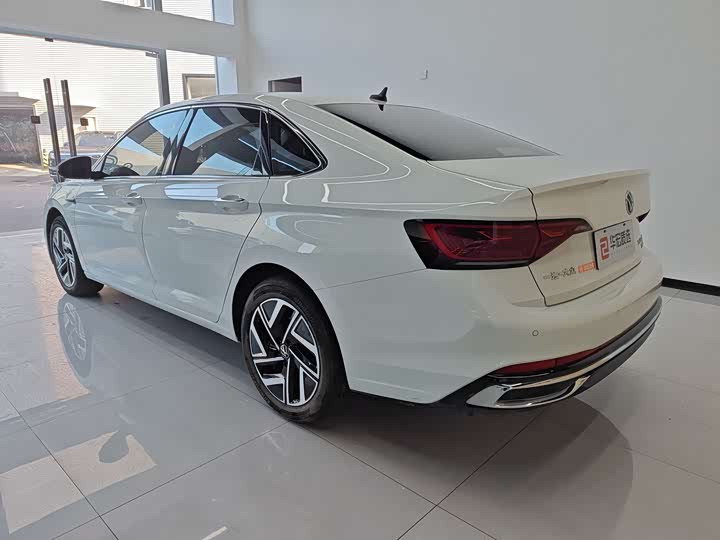 Фото 4 - Volkswagen Sagitar L