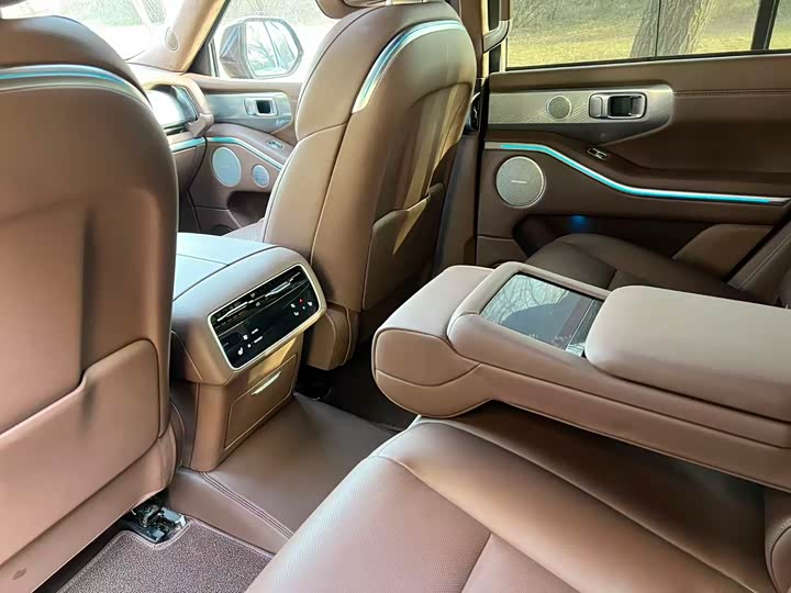 Фото 9 - Tank 700 Hybrid