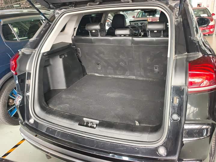 Фото 4 - Geely Atlas