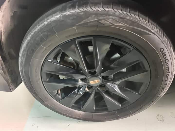 Фото 6 - Geely Atlas