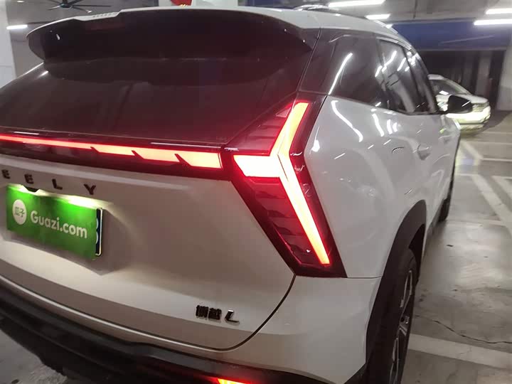 Фото 8 - Geely Atlas L