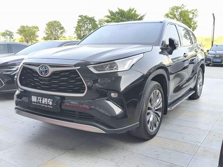 Фото 1 - Toyota Highlander